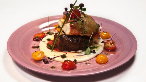 Рецепт Стейка с крабовыма мясома и чесночныма пюре