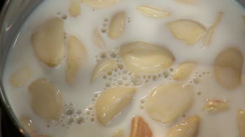 стейк с крабовым мясом и чесночным пюре