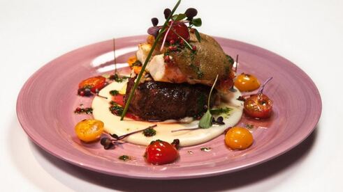 стейк с крабовым мясом и чесночным пюре