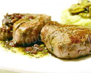 Стейк с красным соусом