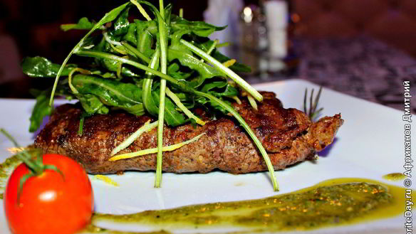 Рецепт Стейка с креветками и устричным соусом