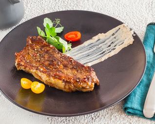 Стейк с перечным соусом