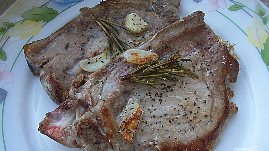 Рецепт стейка с розмарином на сковороде