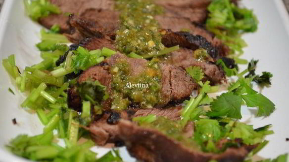 Рецепт Стейка с соусом халапеньо Чимичурри
