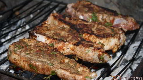 стейки из свиной корейки в томатном маринаде