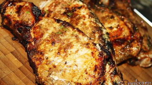 стейки из свиной корейки в томатном маринаде