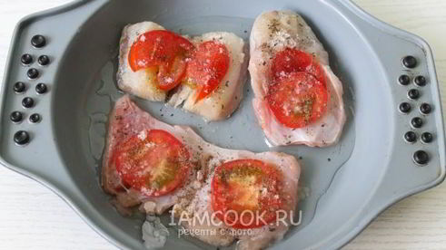 стейки сома, запеченные в духовке