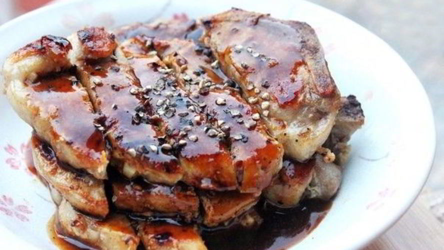 Рецепт свиных стейков с соусом из черного перца