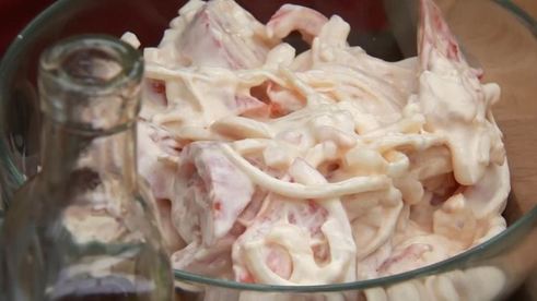 три вида стейков и томатный салат