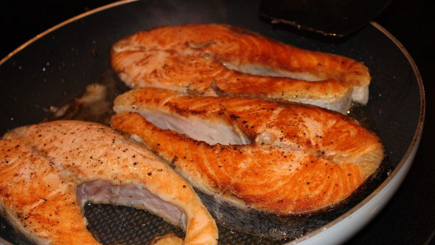 Рецепт жареных стейков из лосося
