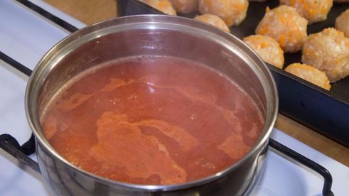 диетические тефтели из куриного фарша в духовке с подливкой