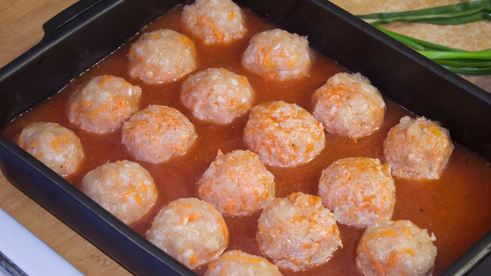 диетические тефтели из куриного фарша в духовке с подливкой