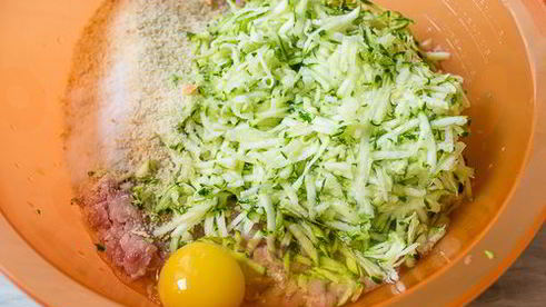 кабачковые тефтели в томатном соусе