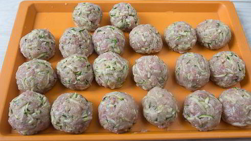 кабачковые тефтели в томатном соусе