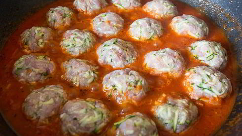 кабачковые тефтели в томатном соусе
