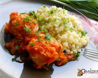 Куриные тефтели с булгуром в томатном соусе