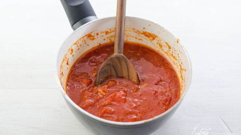 куриные тефтели с кориандром и томатным соусом