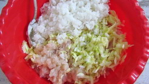 куриные тефтели с цукини и рисом