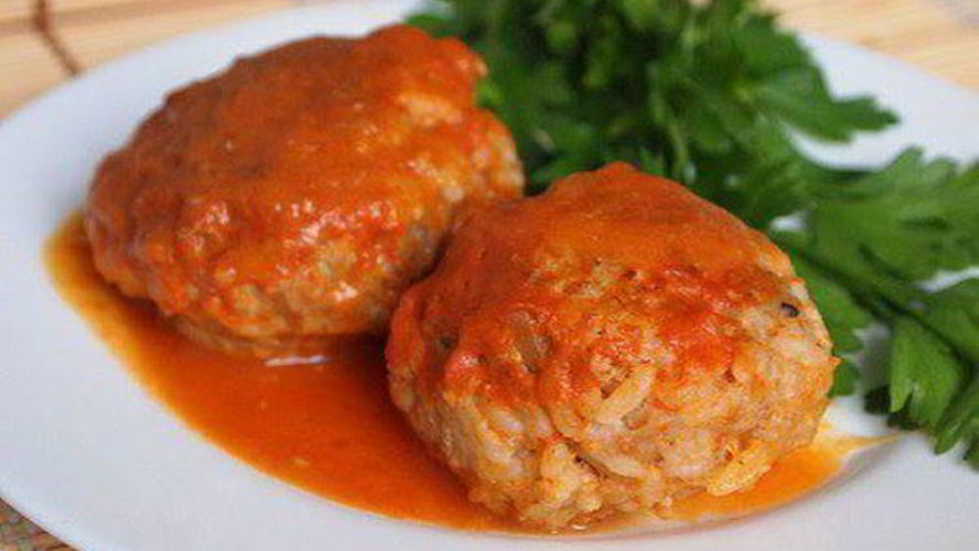 Рецепт мясных тефтелей с рисом в томате
