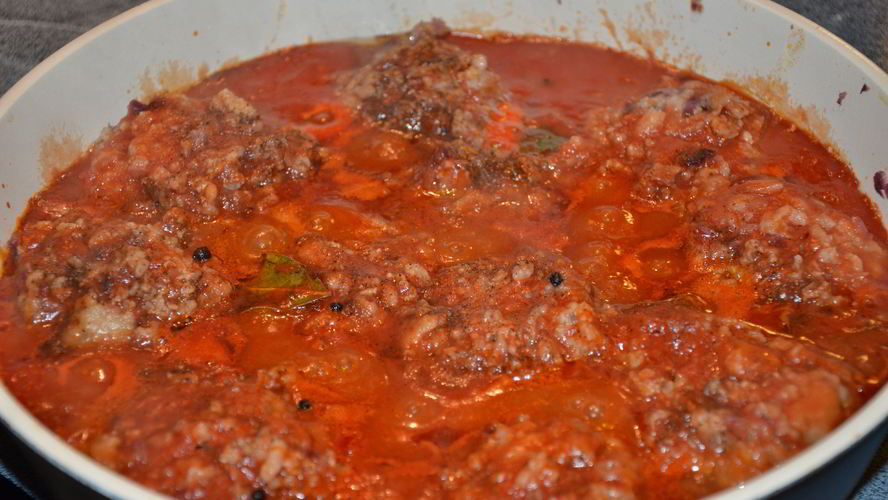 Рецепт мясных тефтелей в томатном соусе