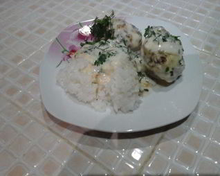 Нежные говяжьи тефтели с белым соусом