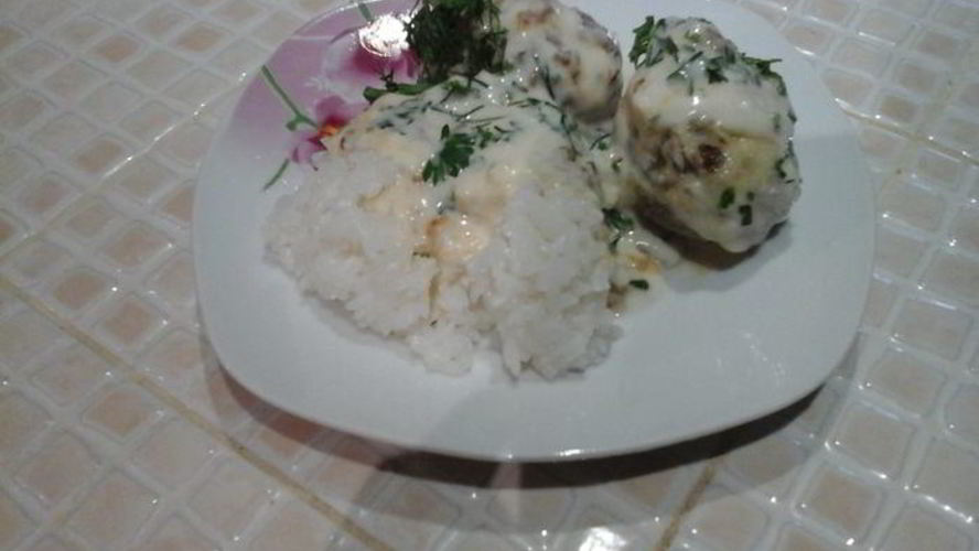 Рецепт нежных говяжьих тефтелей с белым соусом