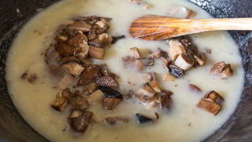 нежные тефтели в грибном соусе