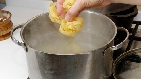 паста феттуччине с нежными итальянскими тефтельками