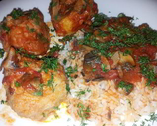 Рыбные тефтели в томатном соусе с рисом