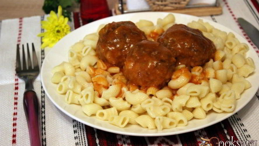 Рецепт тефтелей из говядины с рисом в соусе из овощного сока