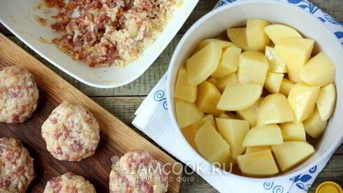 тефтели из свинины с картошкой