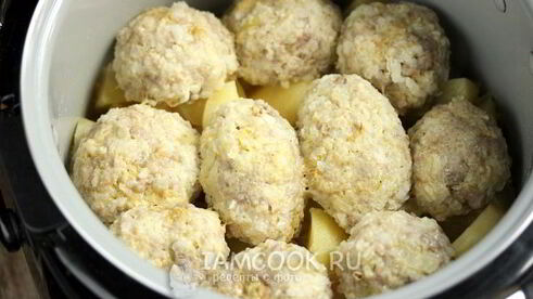 тефтели из свинины с картошкой