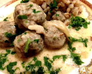 Тефтели со сметанным соусом