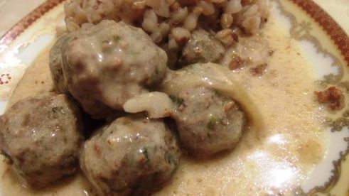 тефтели со сметанным соусом