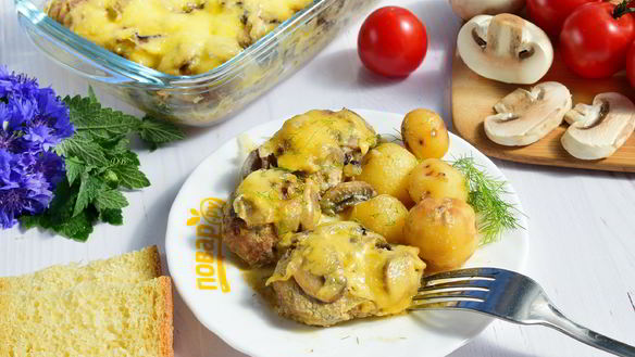 Рецепт Тефтелей в грибном соусе под сыром
