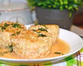 Тефтели в сметанно-томатном соусе в мультиварке