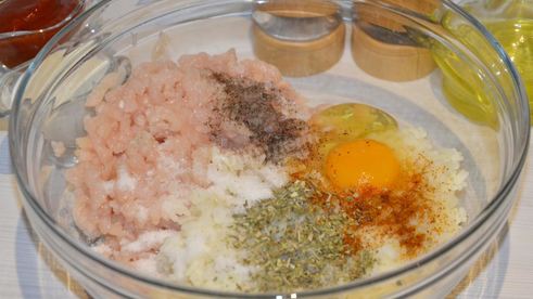 тефтели в сметанно-томатном соусе в мультиварке