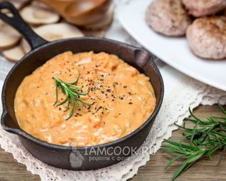 Томатно-сметанная подлива для тефтелей с овощами