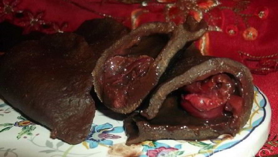 Рецепт шоколадных вареников с вишней