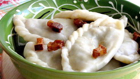 вареники с капустой, грибами и шкварками