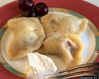 Вареники с вишней и манкой на пару