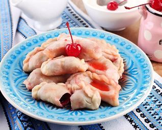 Вареники с вишней на пару