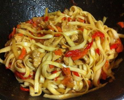 Яичная китайская лапша вок со свининой