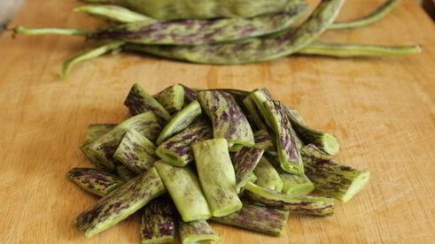 жаркое из баранины с молодой фасолью в тминном соусе