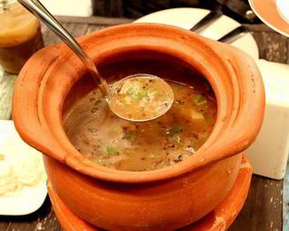 Жаркое из куриных потрошков в горшочках