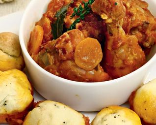 Жаркое из курицы с булочками