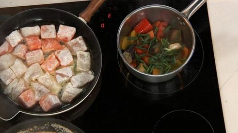 жаркое из судака и семги с овощами