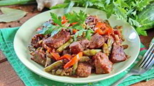 жаркое из свинины и зеленой фасоли