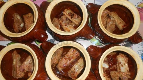 жаркое из свиных ребрышек с картошкой в горшочках