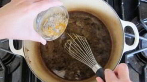 жаркое с говядиной, картофелем и фасолью